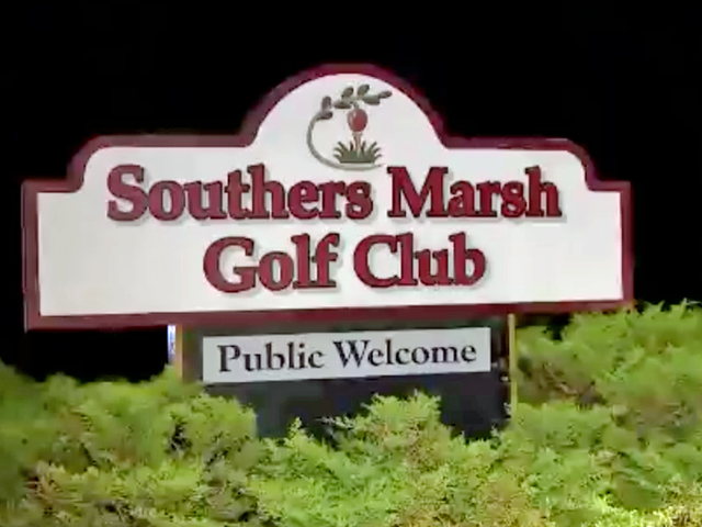 man bites off another man s finger in golf course brawl